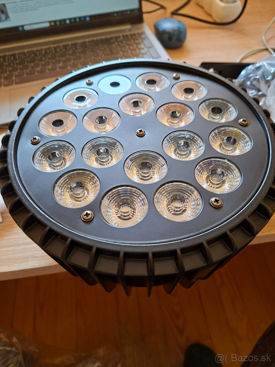 UKING ZQ01061 Výkonný PAR reflektor 4v1, 18×10W RGBW LED