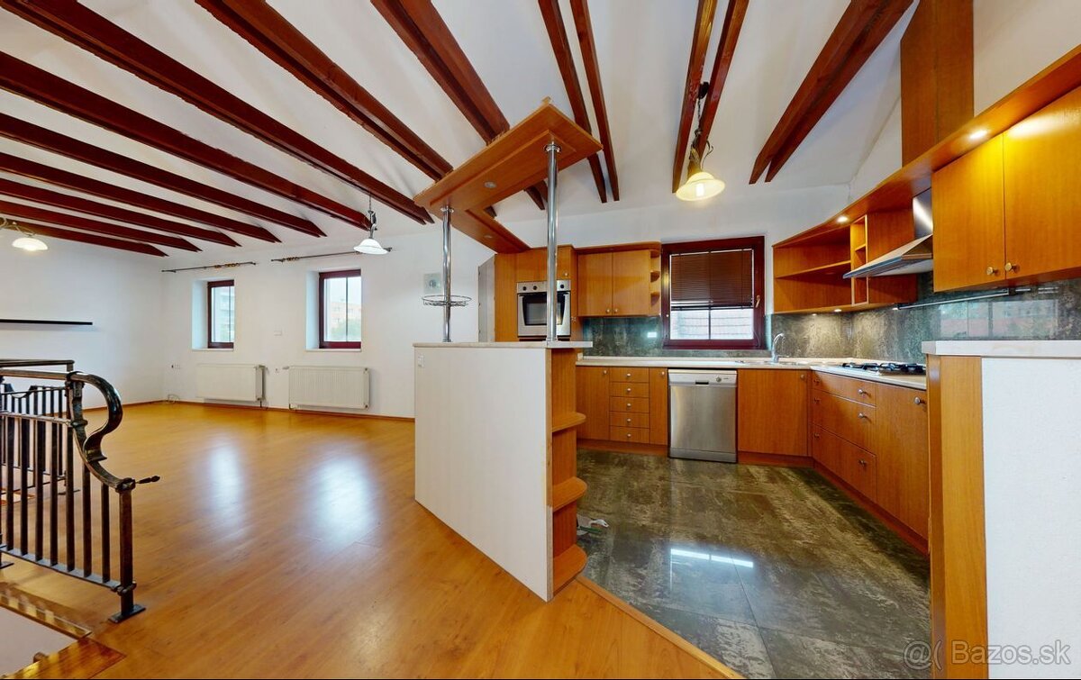 Rodinný dom s 2 bytovými jednotkami