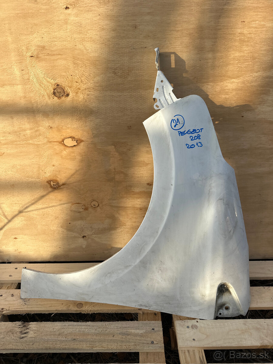 PRODÁM LEVÝ BLATNIK PEUGEOT 208 2013