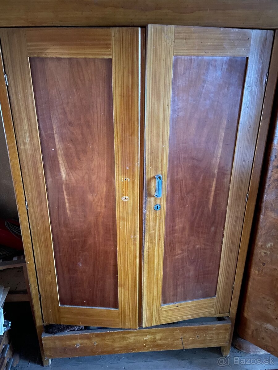 stara skrina nocne stoliky