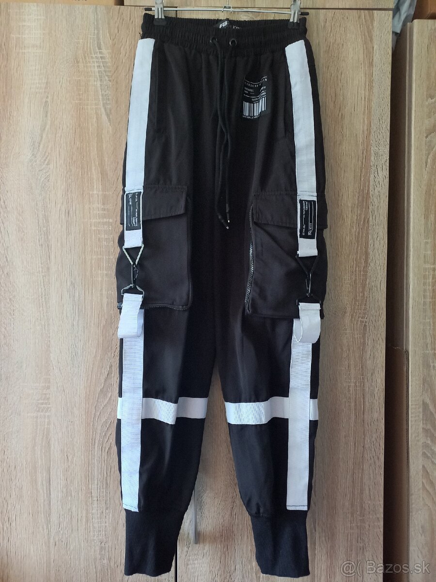 Kapsáčové nohavice