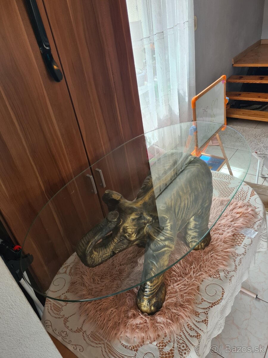 Masívný stôl elefant