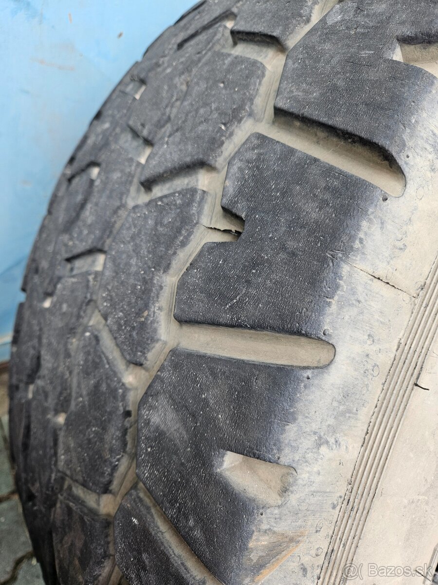 Predám 445/65 R22,5