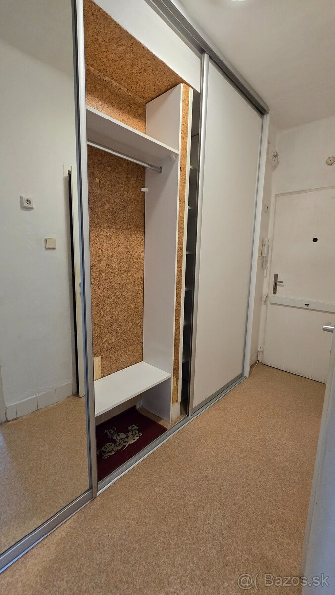 Predám Rolldoor dvere 3x + police