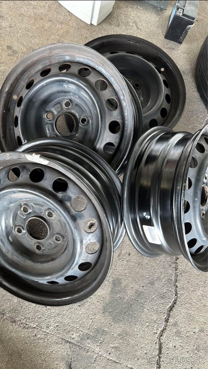 TOYOTA 5 x 114,3 J6 ET39 R15 plechové disky (Toyota)