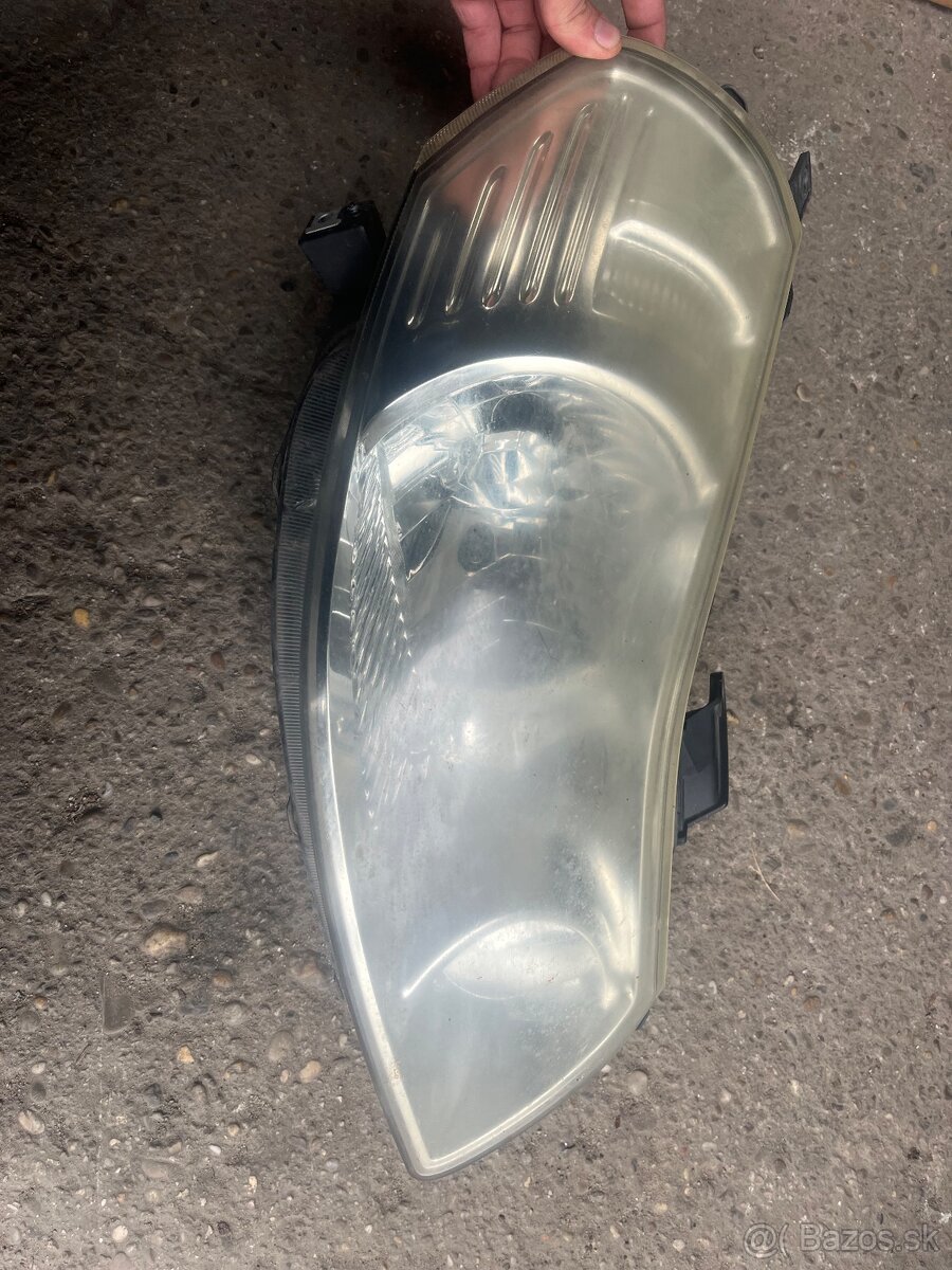Suzuki SX4 svetlo