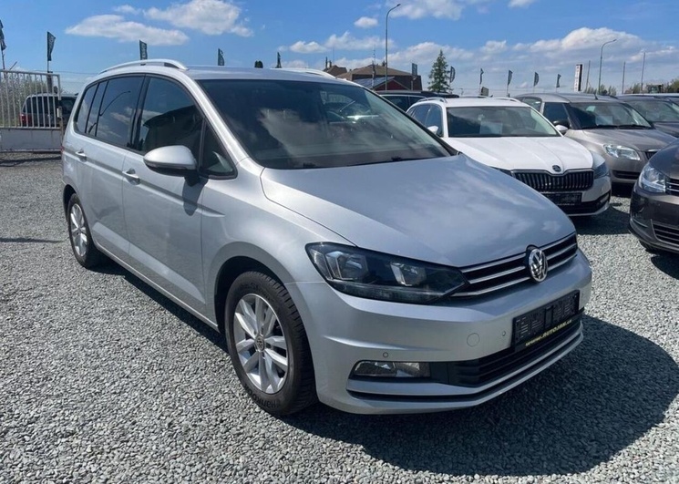 Volkswagen Touran 1.6 TDI COMFORTLINE ACC NAVI nafta manuál