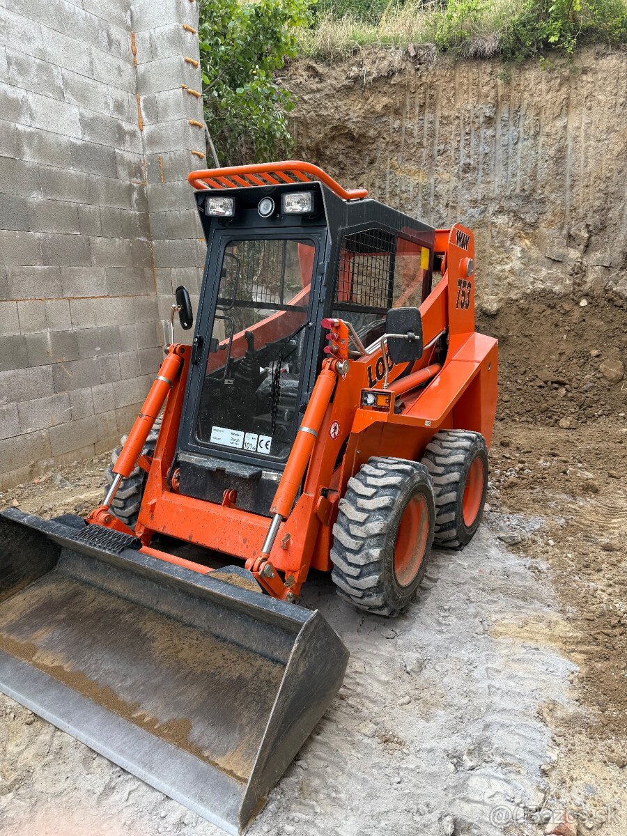 Šmykom riadený nakladač  LOCUST 753