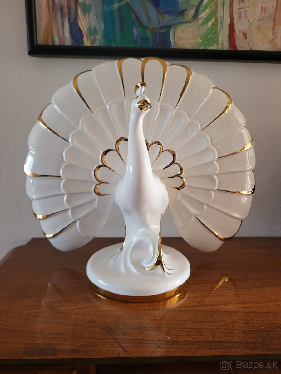 Mmohutný porcelánový páv, Italy