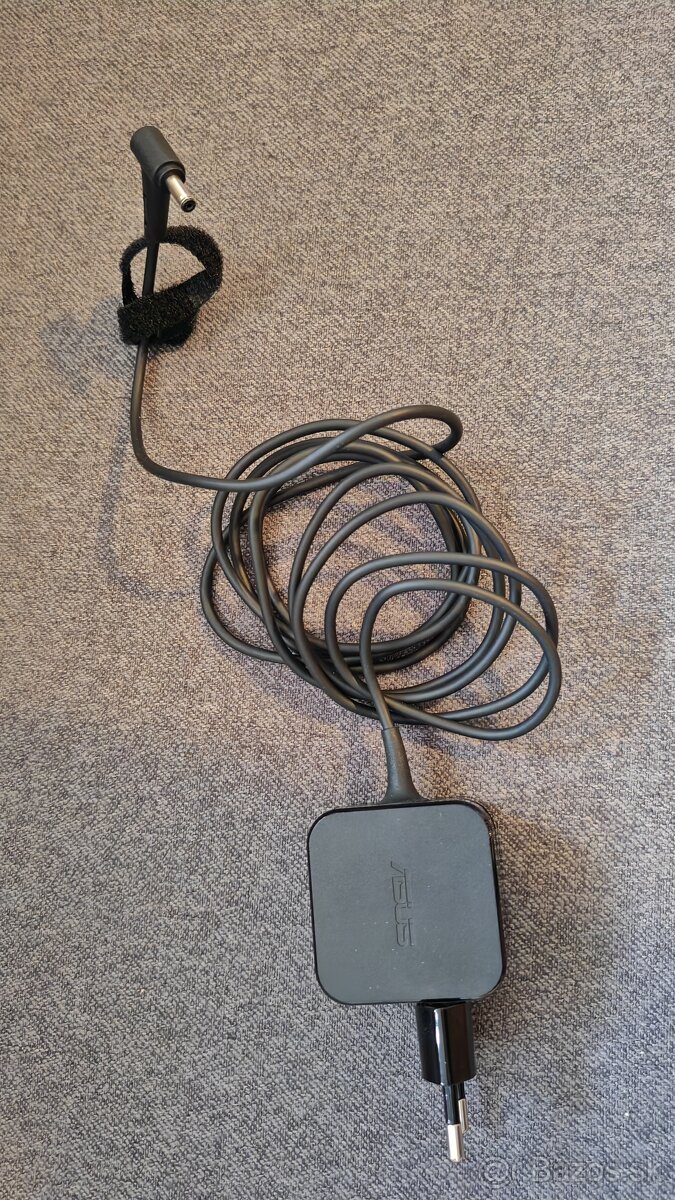 ASUS originál nabíjačka 33 W / 19 V (ADP-33AW B)