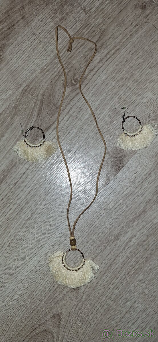 Set: nausnice + nahrdelnik