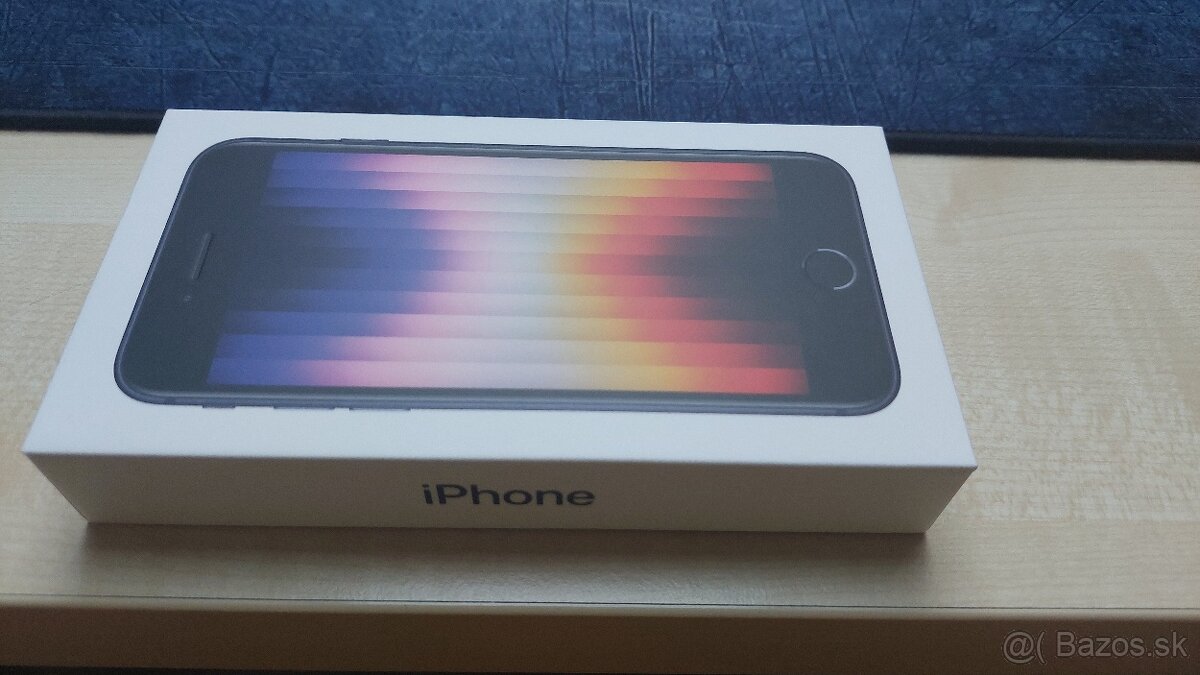 iPhone SE 2022 krabicka
