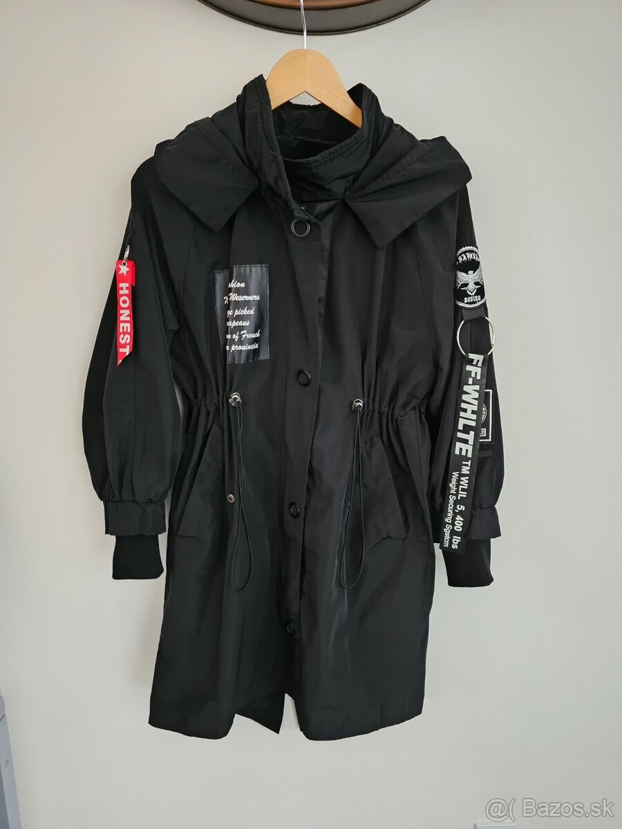 Štýlová dámska čierna bunda