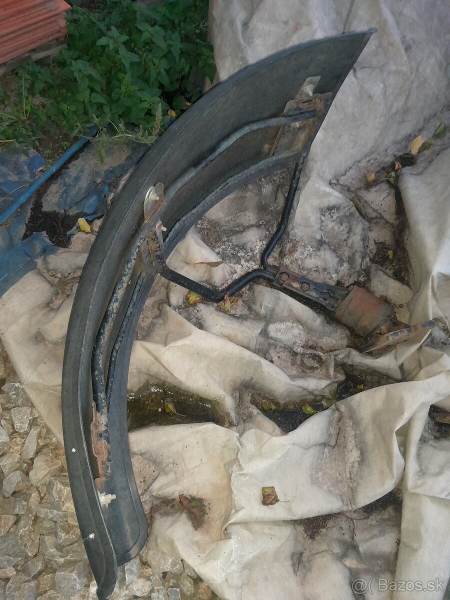 John Deere 8000,8010,8020 držiaky blatníkov