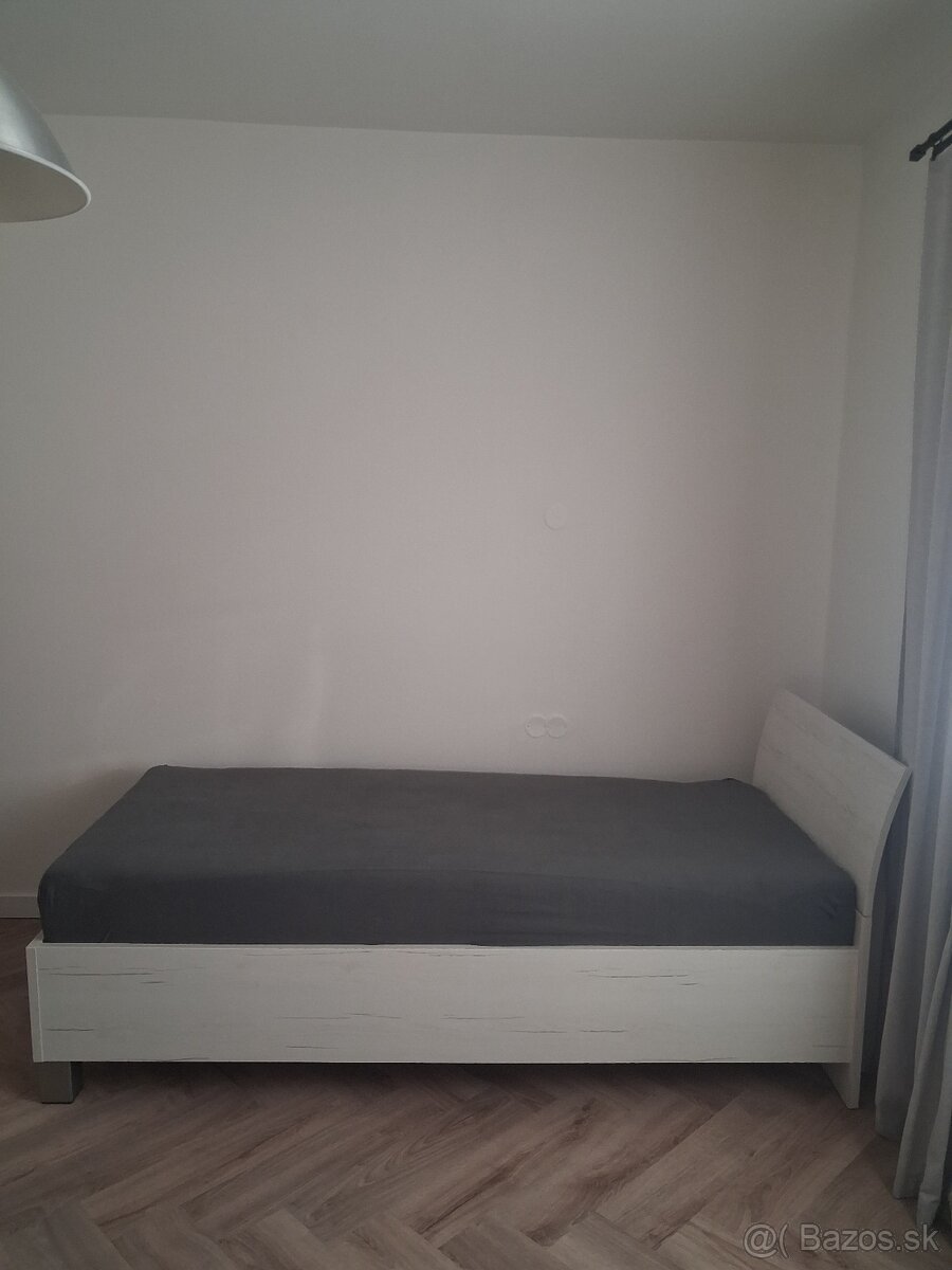 Postel s matracom