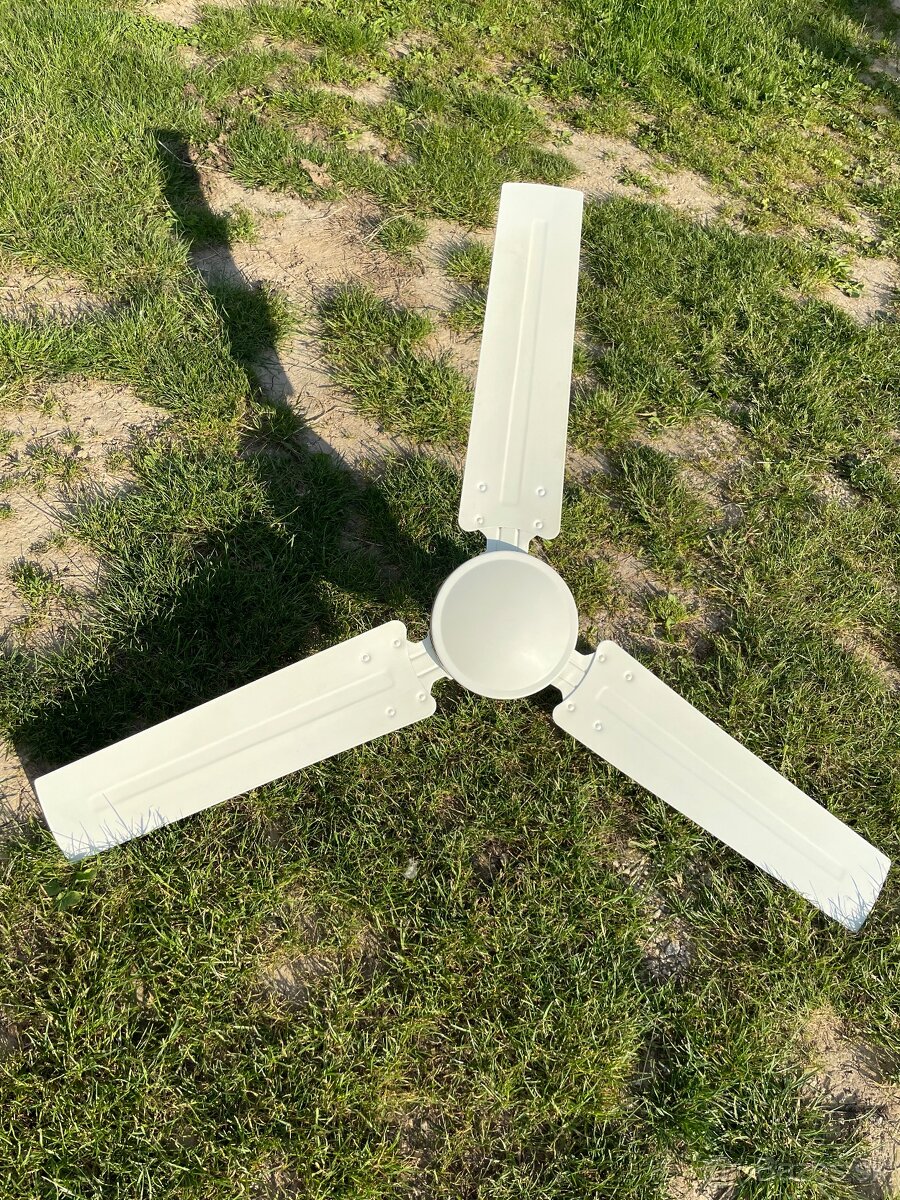 Stropný retro ventilátor