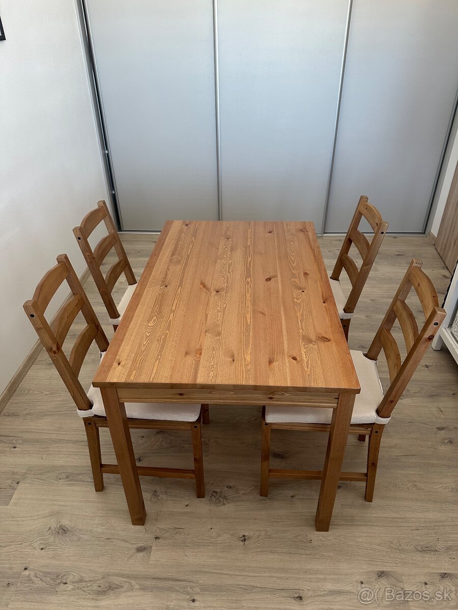 Predám jedálenský set (stôl+4 stoličky)