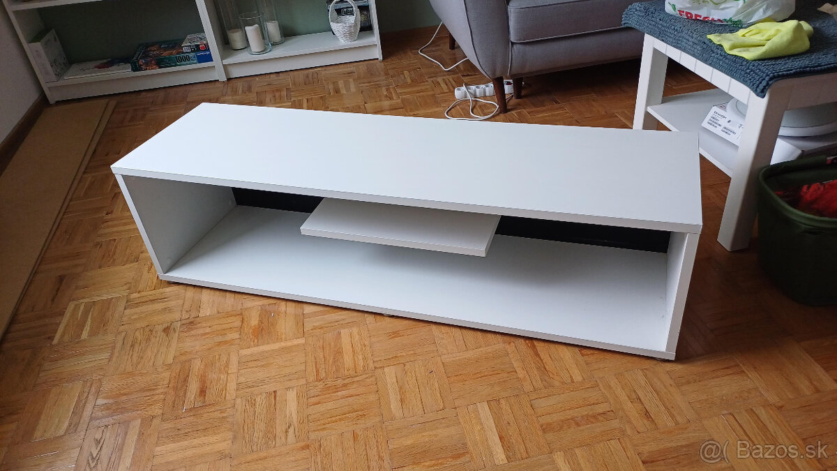 Stolík pod TV 140 cm