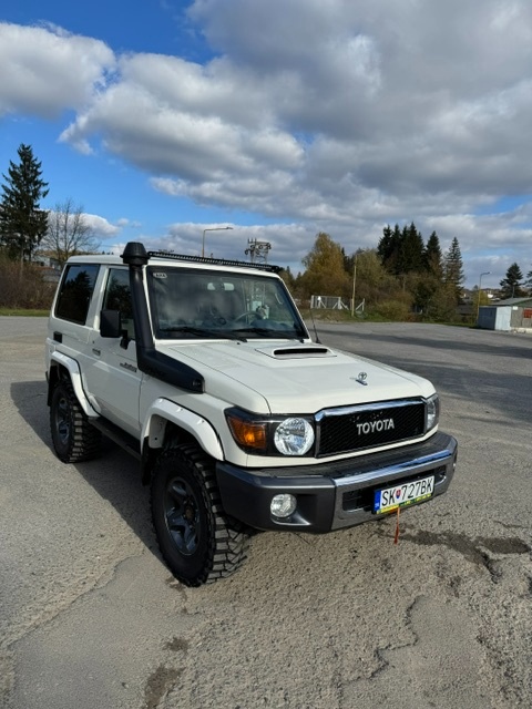 Toyota Land cruiser  HZJ 71