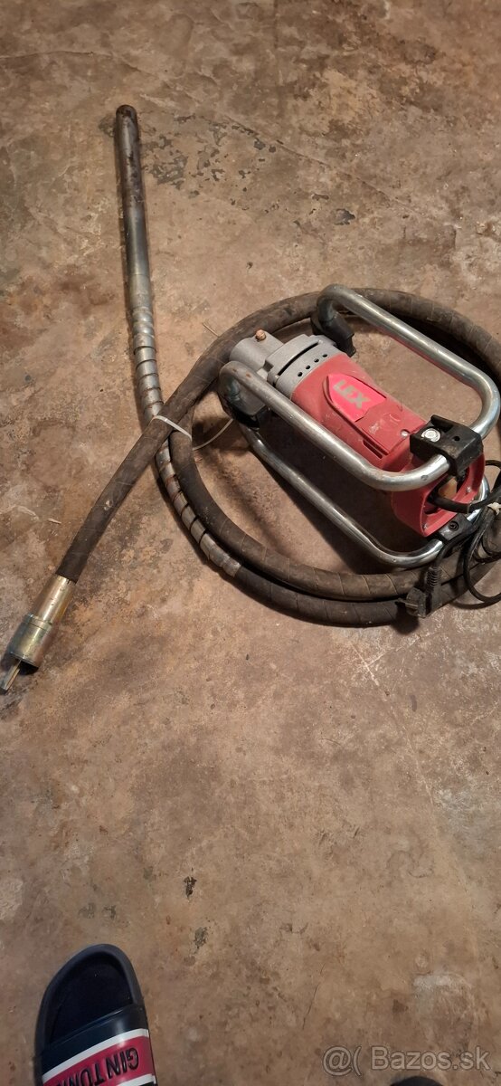 Ponorny vibrator