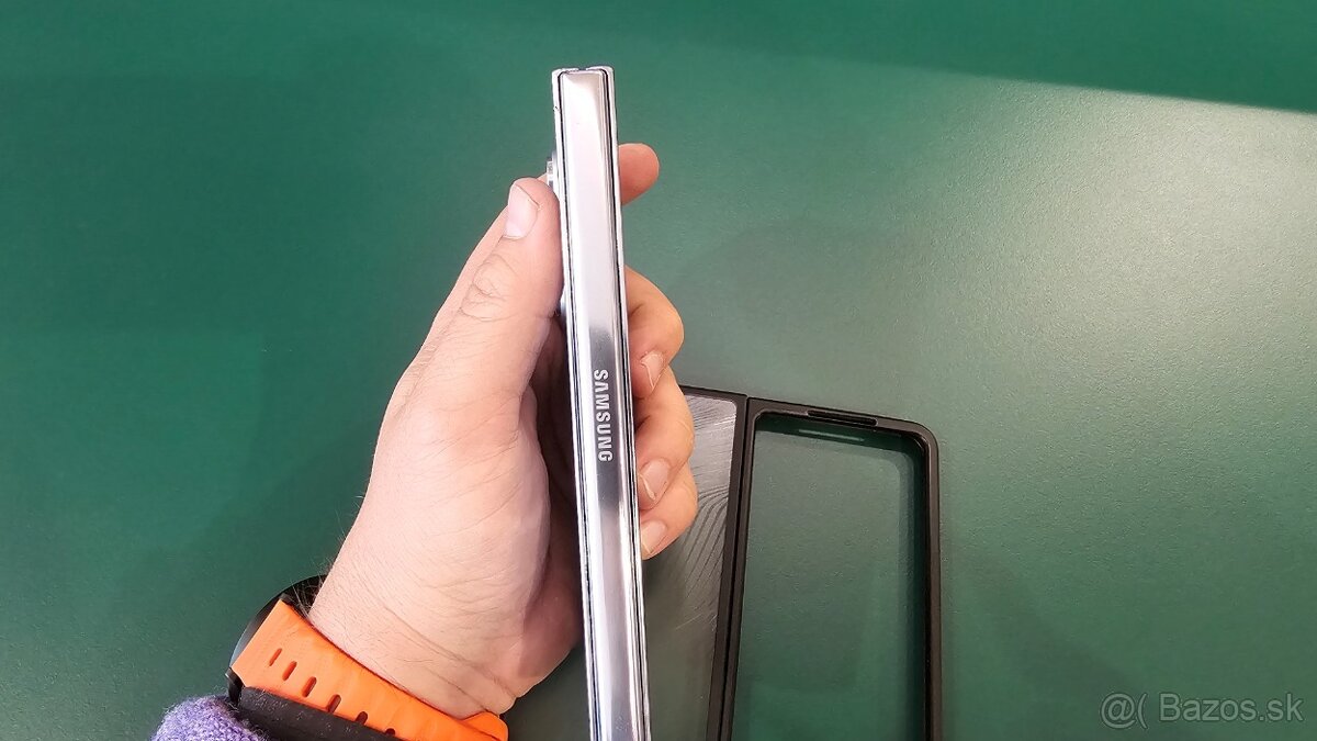 Samsung Galaxy Z Fold 5 - live demo unit - nejde signál