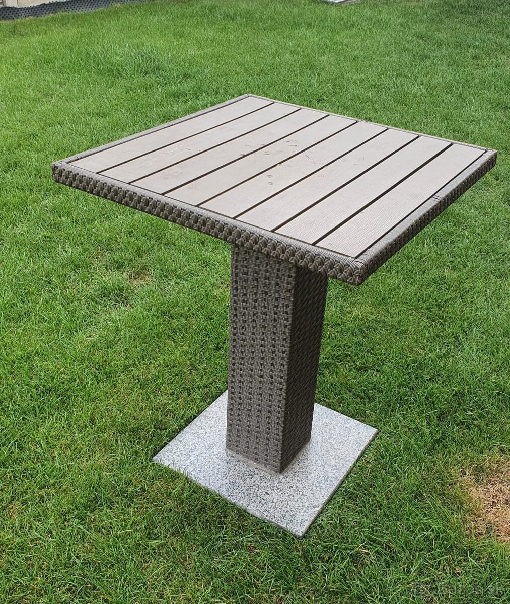 Balkónový stolík 60x60