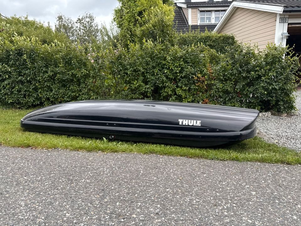 Velkokapacitny stresny box Thule Spirit 820 cierny