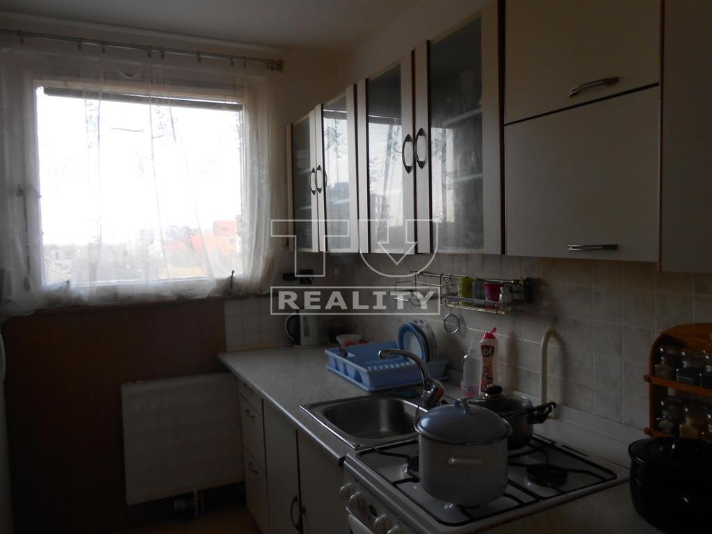 PRIPRAVUJEM DO PONUKY: 4-izbový byt Vajnory pôvodný stav