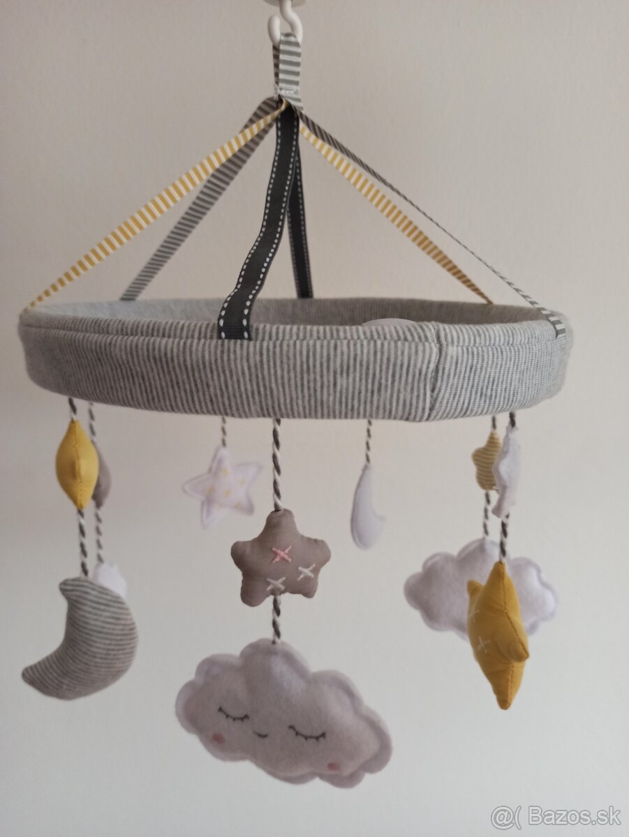 Kolotoč nad postieľku