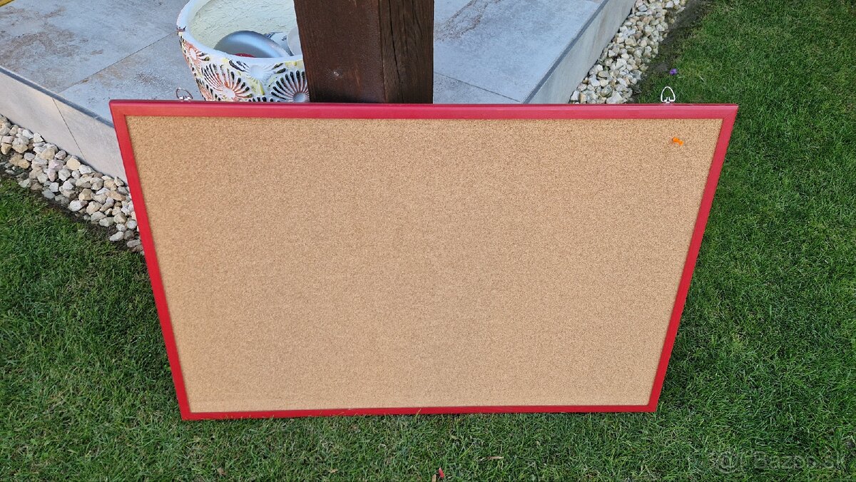 Korková nástenka 90x60 cm červená