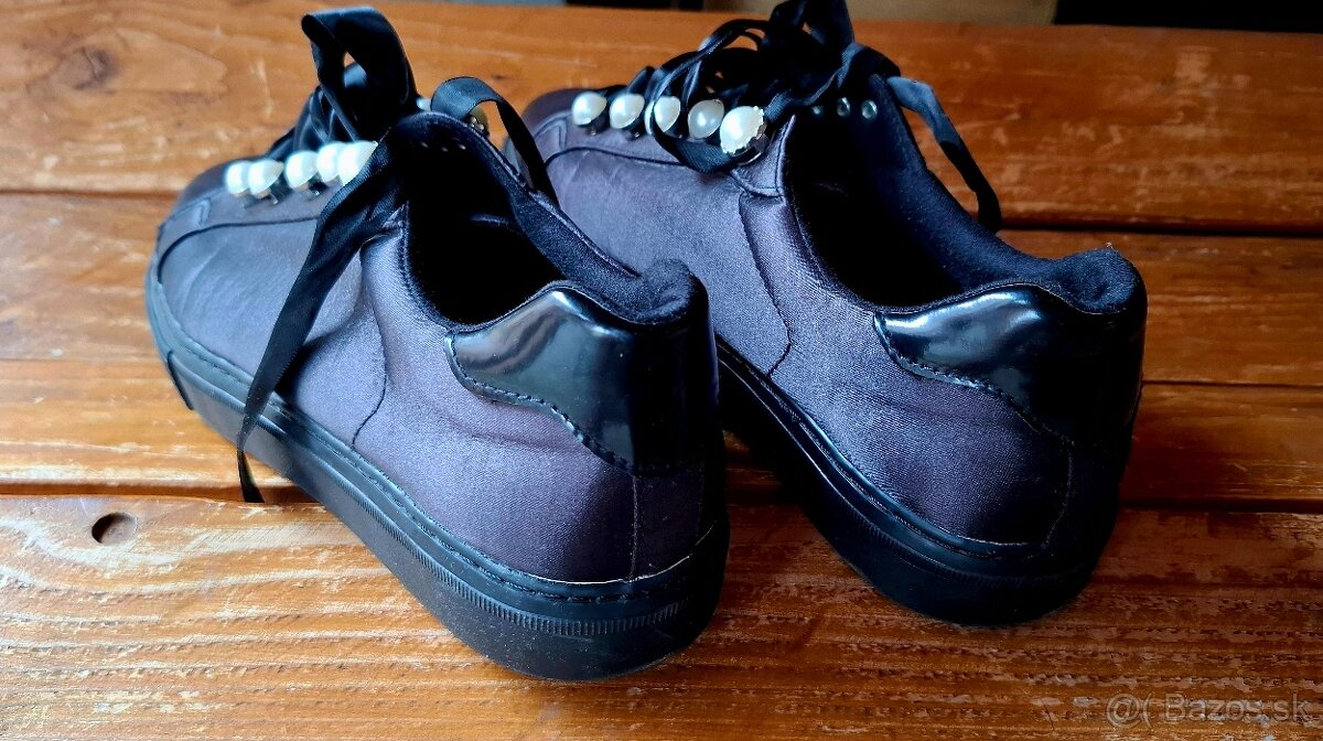 Botasky Tenisky Nove nenosene Velkost 42