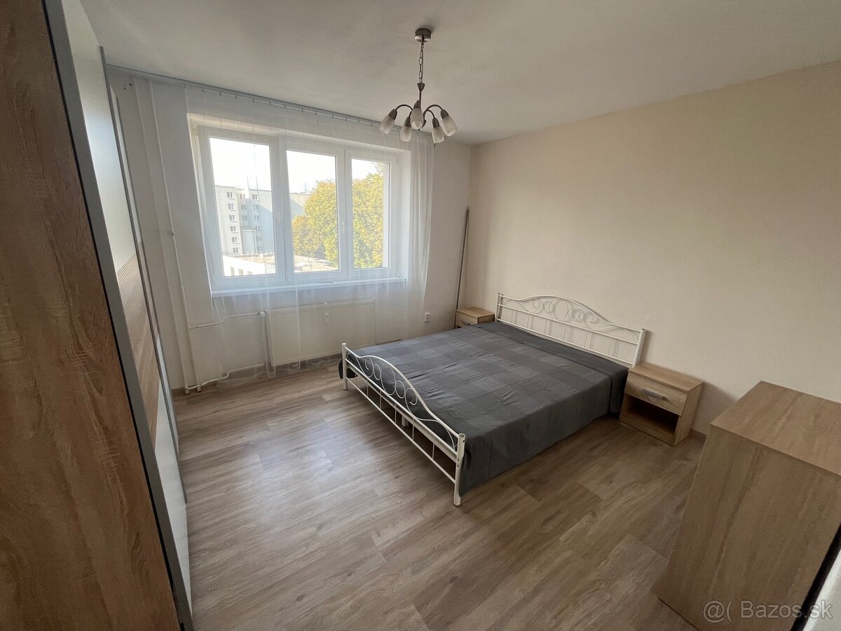 Biela kovová posteľ 160x200 cm