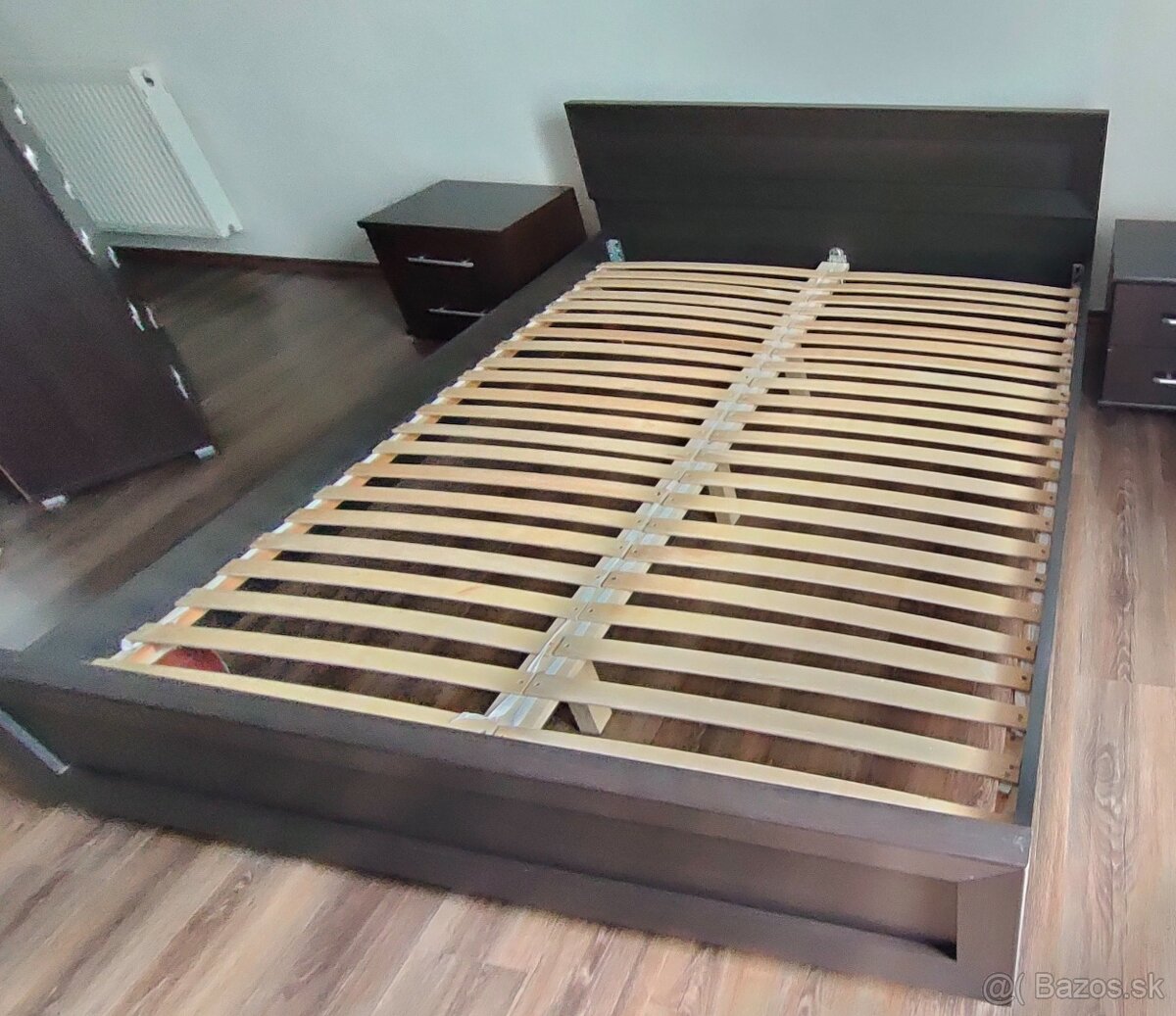 Manželka posteľ, nočné stolíky, komoda