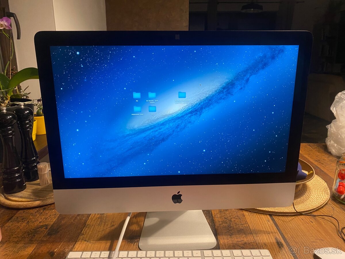 Apple iMac 21.5” (Late 2015) + M. Keyboard (num) + M. Mouse