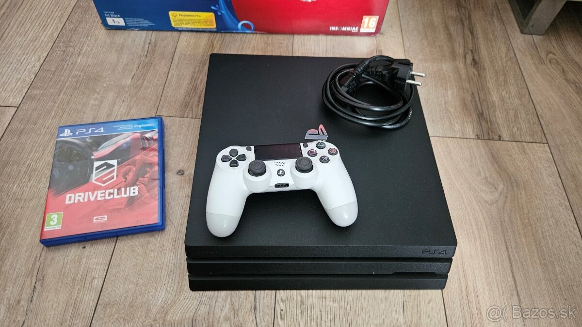 Sony Playstation 4 Pro 1TB + joypad a hra + krabica