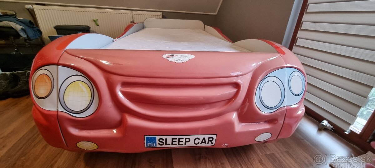 Detská posteľ v tvare auta