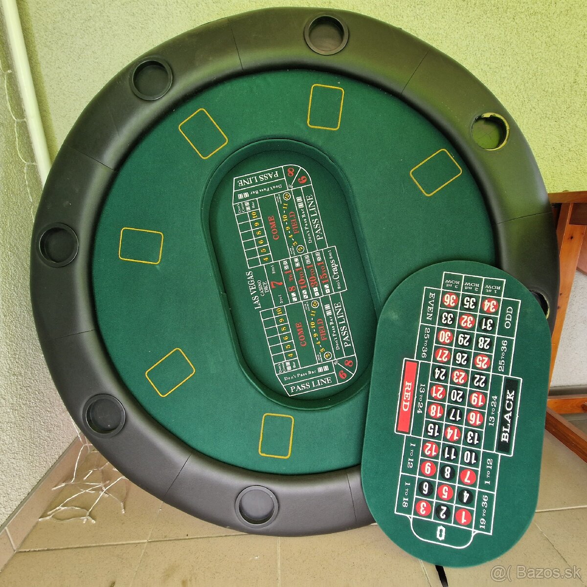 Pokrovy stol s rozkladajucimi nohami