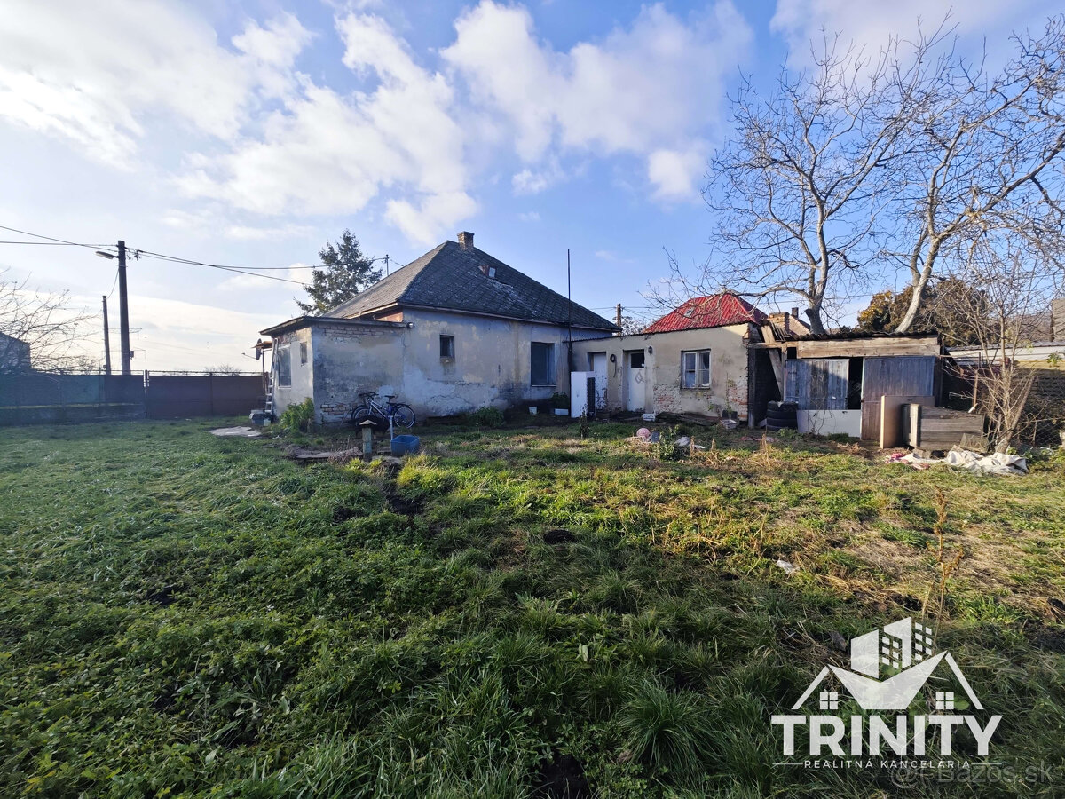 IBA U NÁS - Na predaj rodinný dom s rozsiahlym pozemkom, Šur