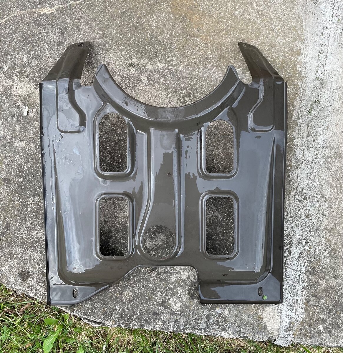 Skoda 105, 120 Plech pod nádrž. Nový original