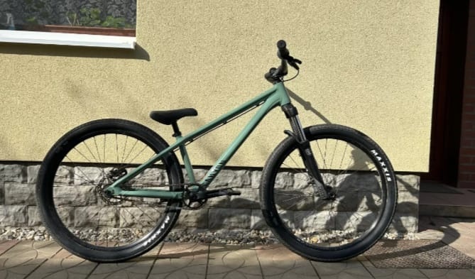 Predávam canyon dirt Jumper