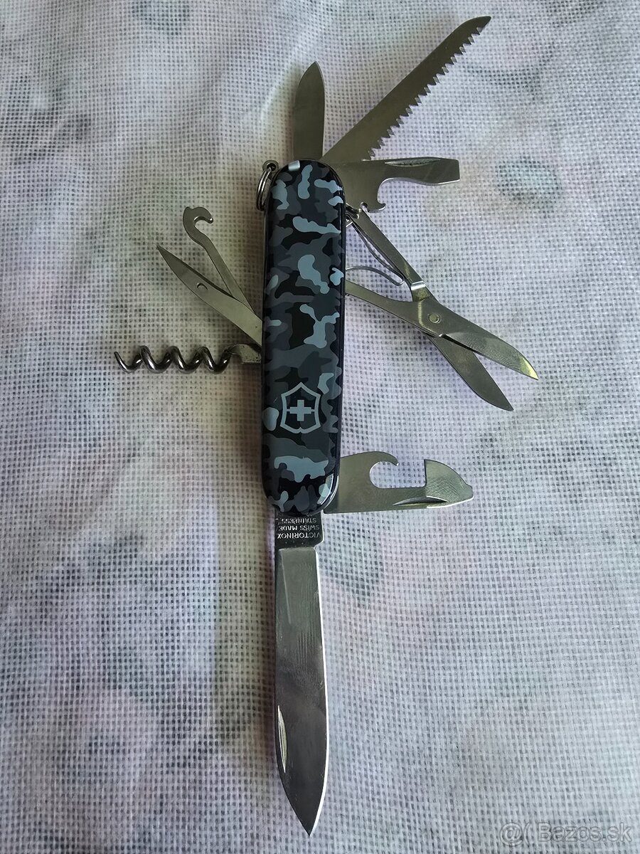Victorinox huntsman