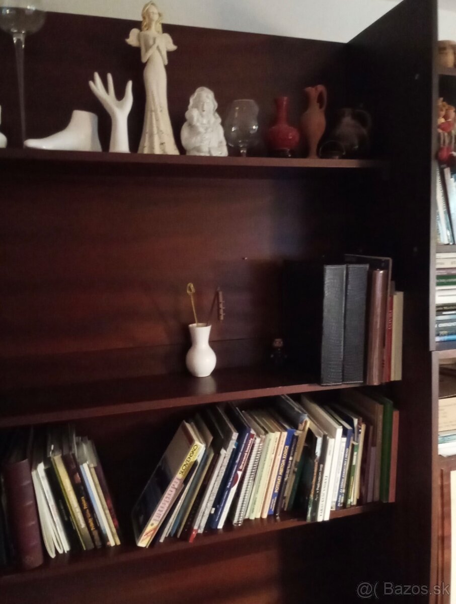 Studentsky rohovy kut s pisacim stolom