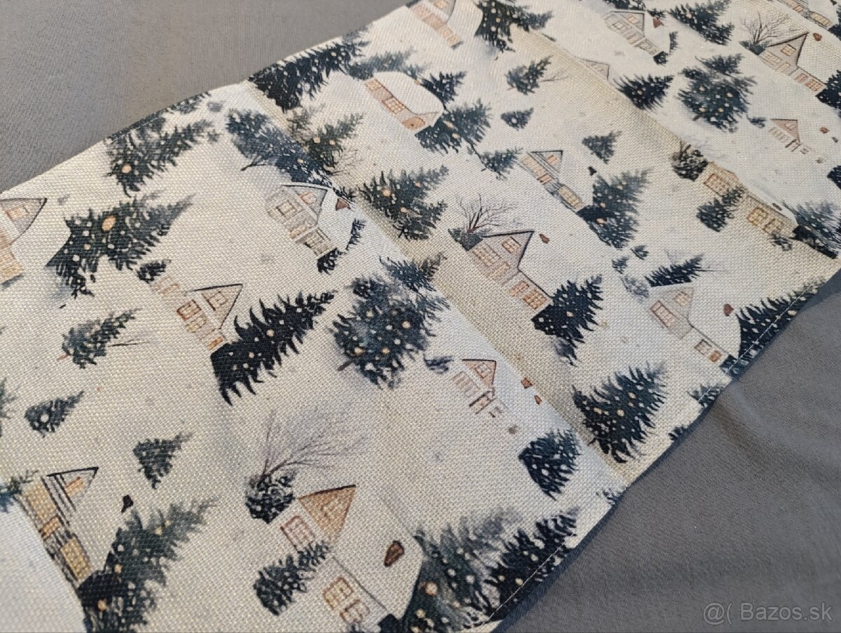 Vianočný zimný obrus so stromčekmi