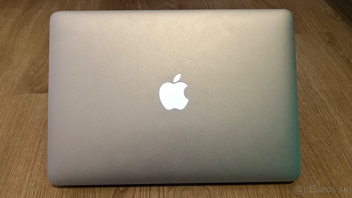 Predám MacBook Air 13 2017 + Magic Mouse + Magic Keyboard