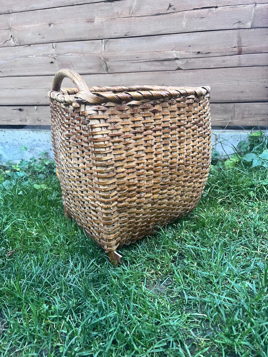 starožitný chrbtivý kôš