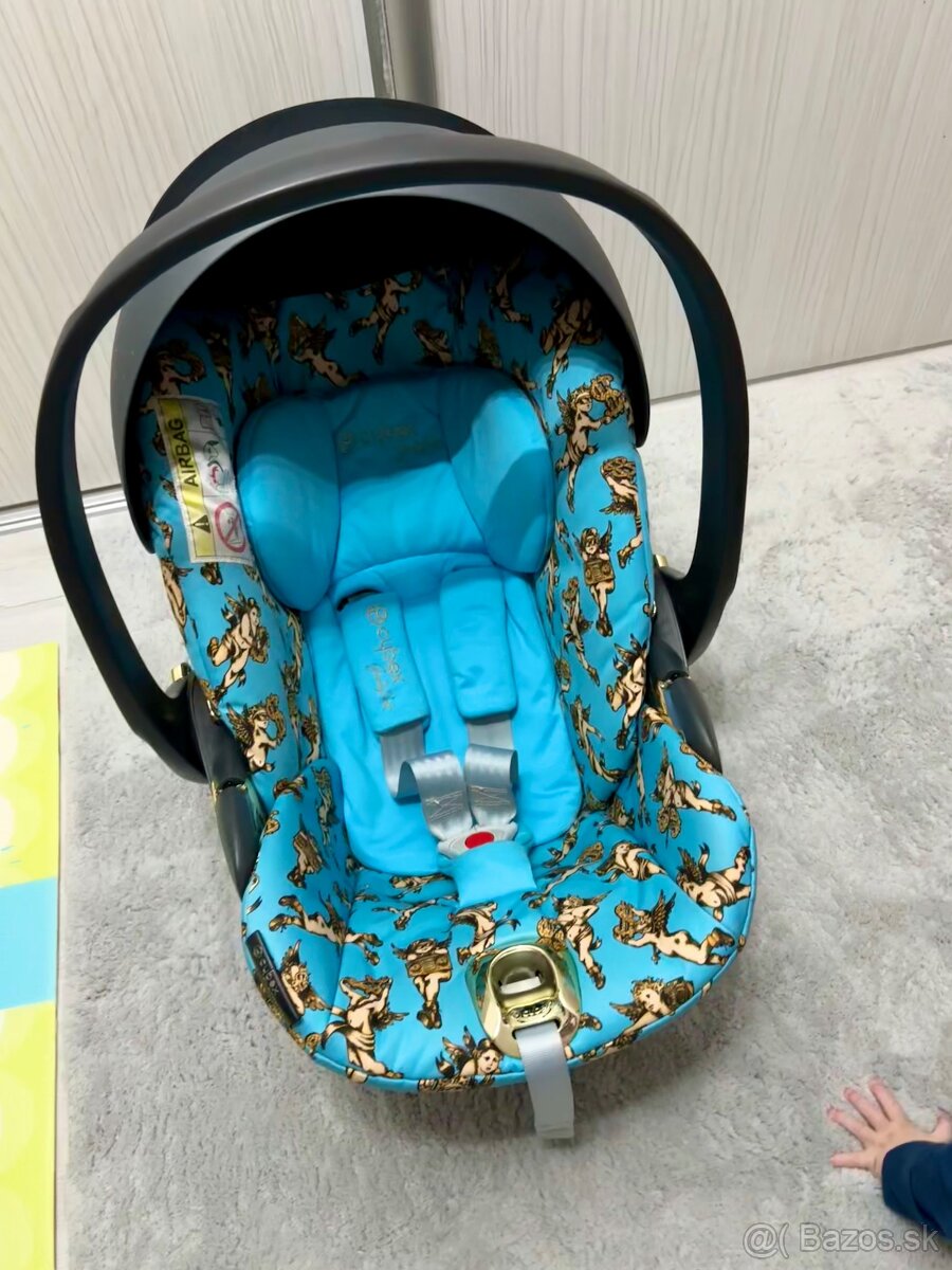 Cybex by Jeremy Scott Blue Cherub + ISOfix + adaptéry
