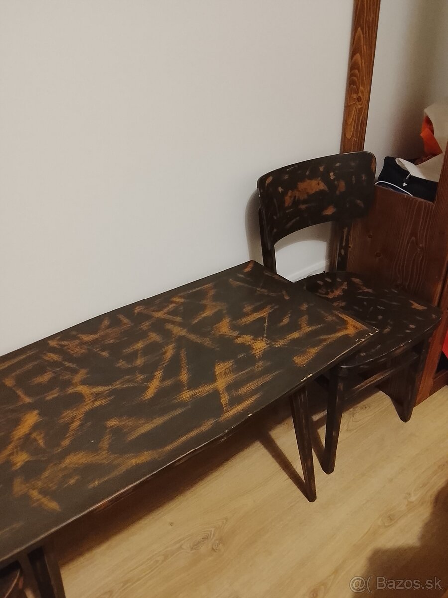 Stoličky plus stolik