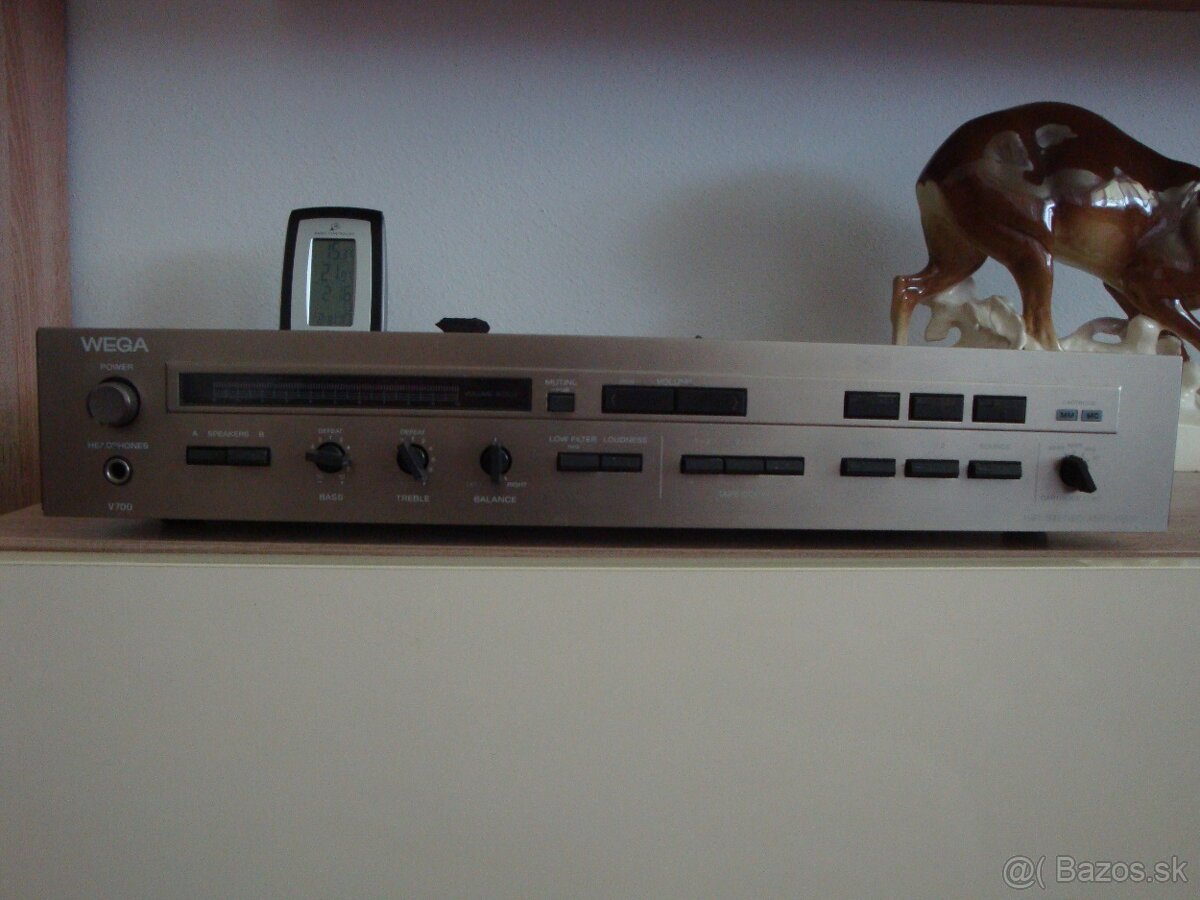 Vintage Wega V700