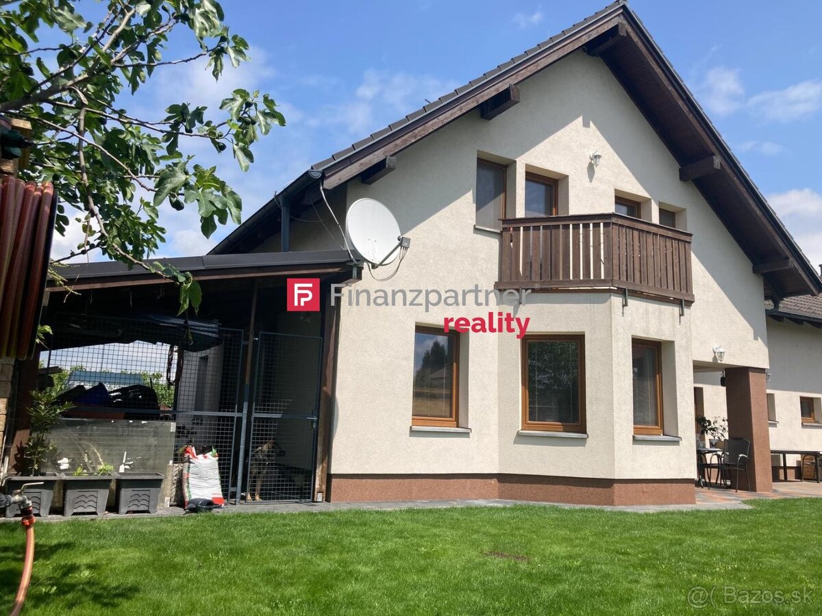 6-izbový rodinný dom s dvojgarážou, záhradou a krbom – Chorv