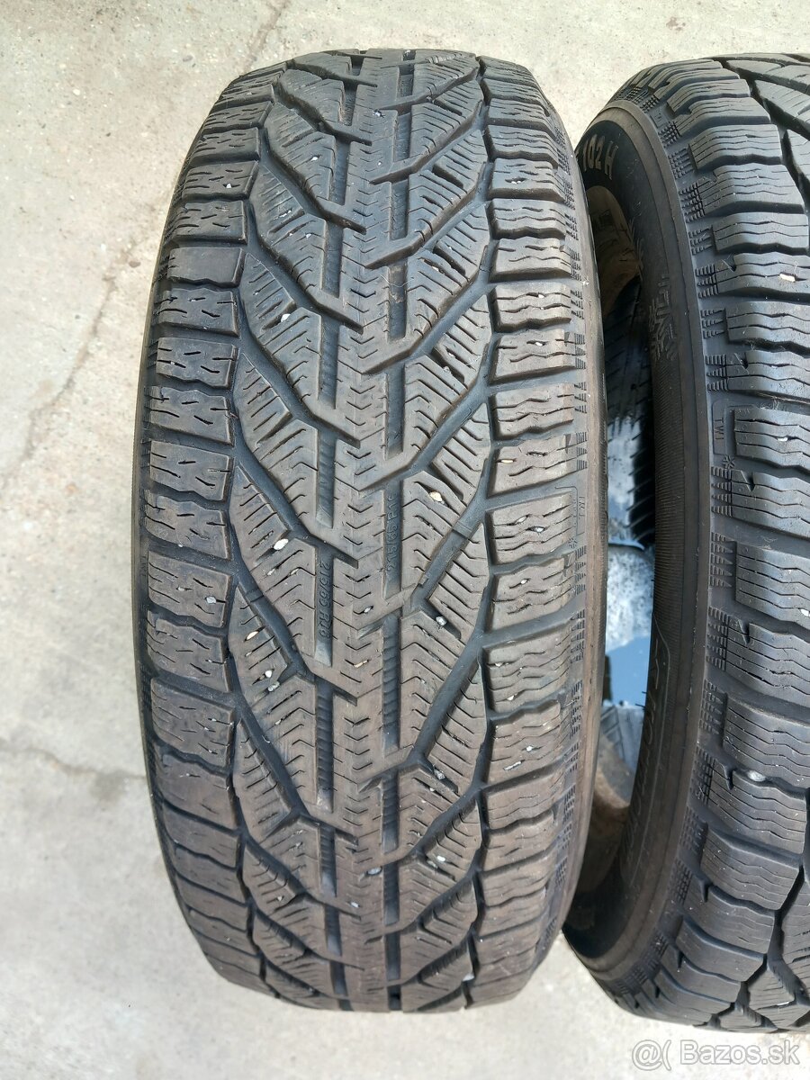 Zimne pneumatiky 215/65R16